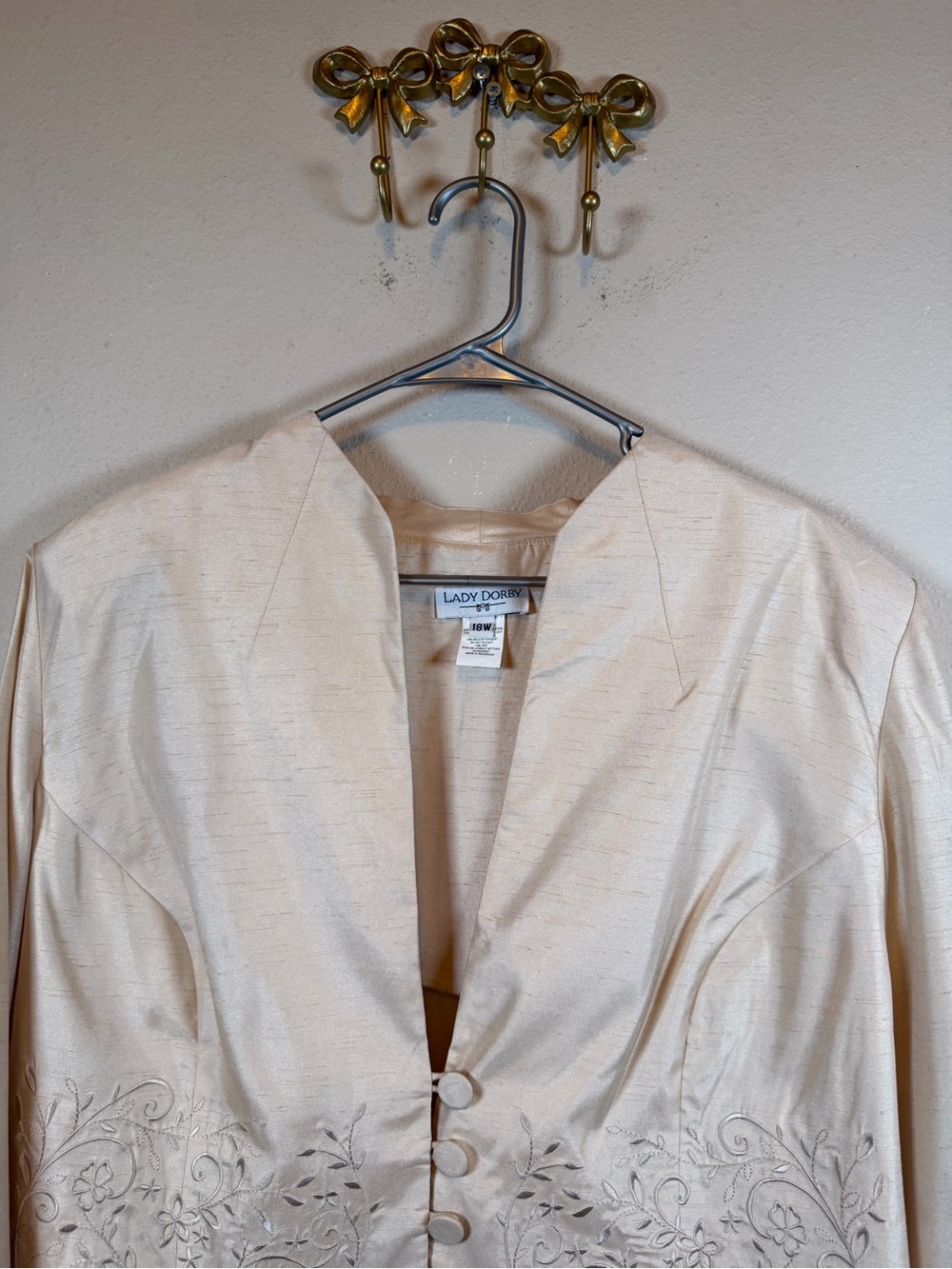 Lady Derby Cream Monochromatic Embroidered Button-Front Blazer V-neck. Size 18W - Picture 2 of 5